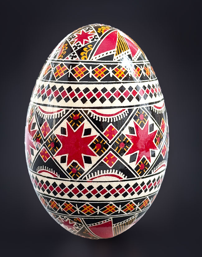 Gänseei in Batiktechnik glänzend